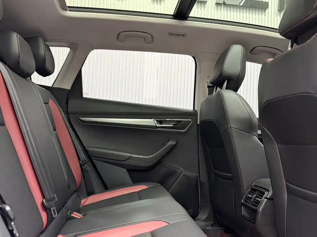 Skoda Karoq 2023 — фото 12