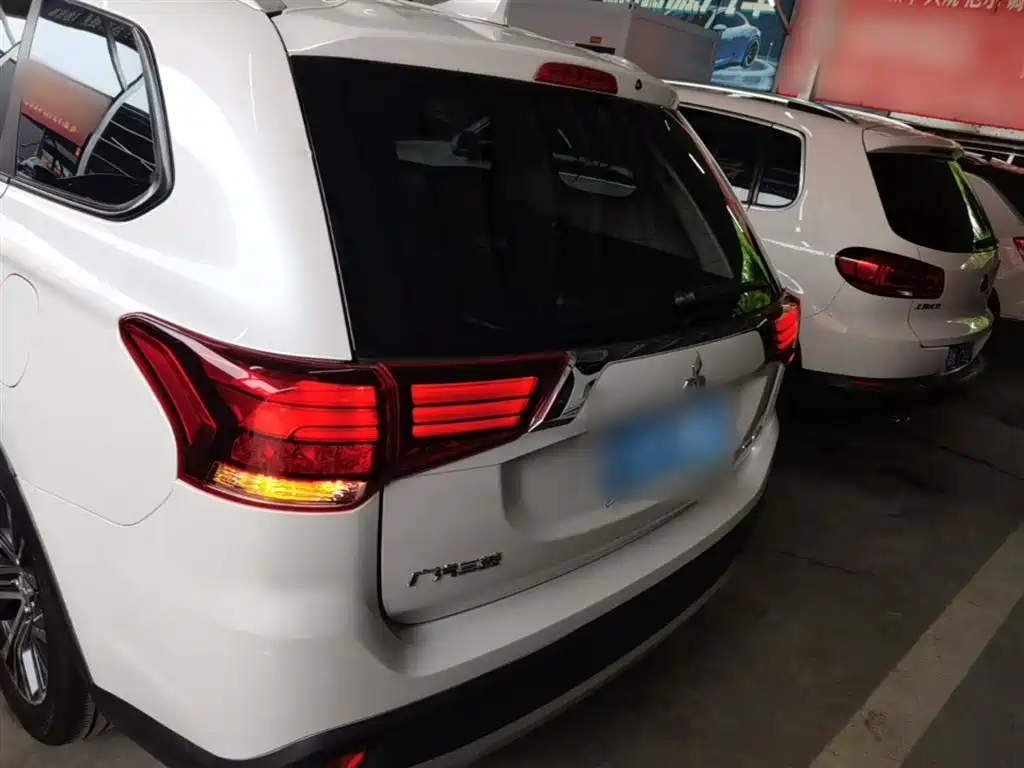 Mitsubishi Outlander 2018 — фото 4