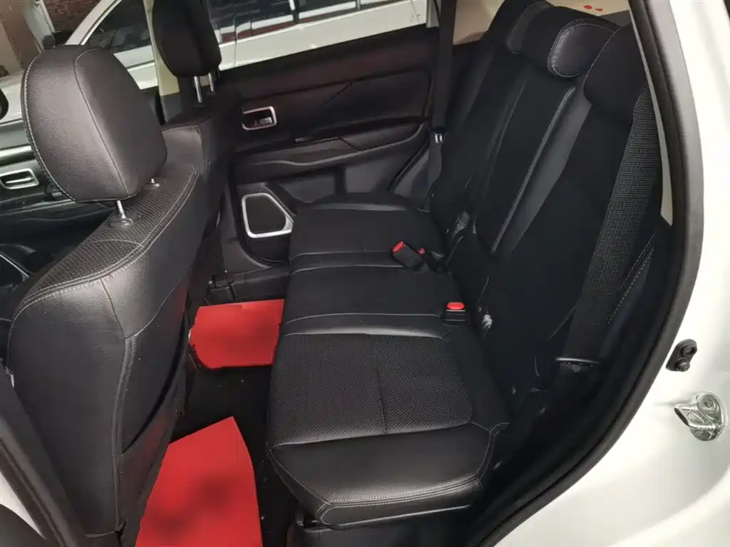 Mitsubishi Outlander 2018 — фото 13