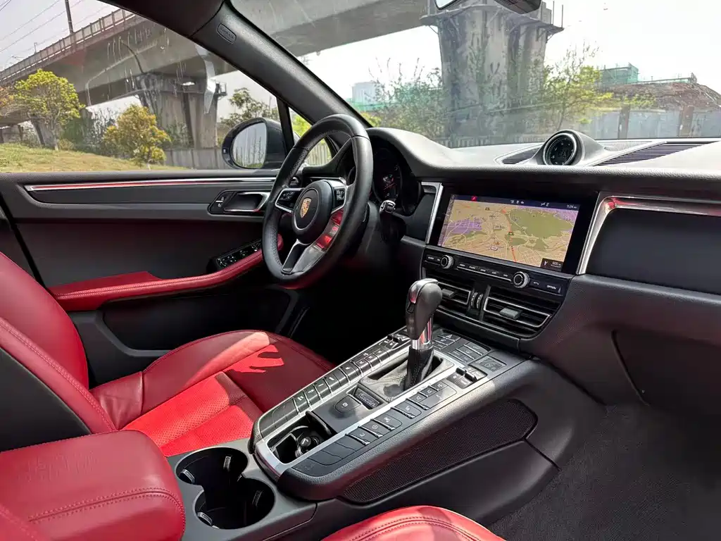 Porsche Macan 2021 — фото 15