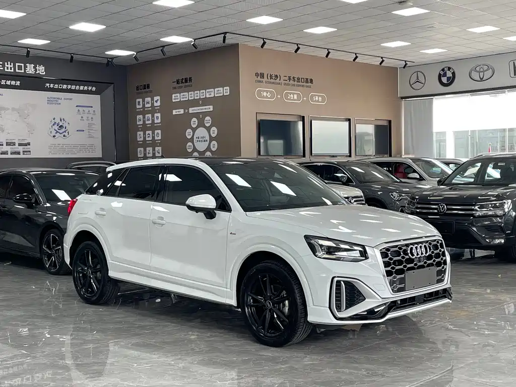 Audi Q2L 2023