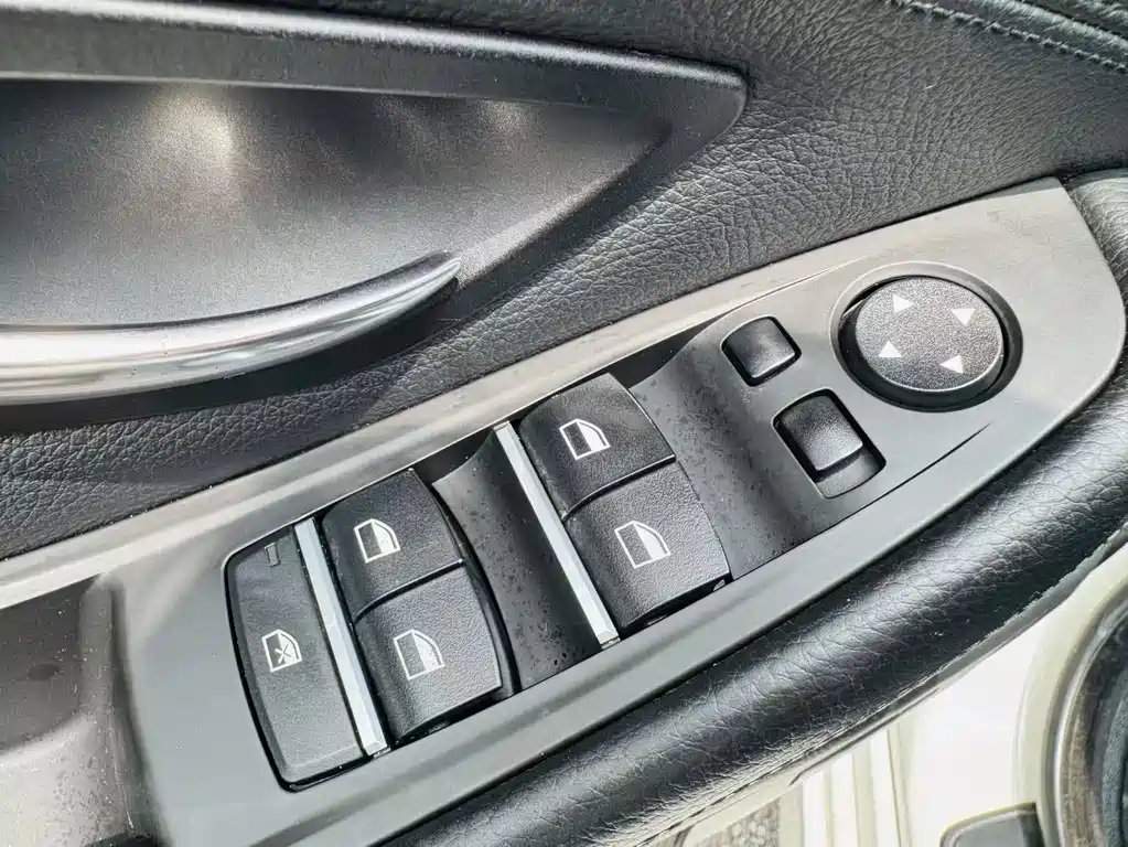 BMW 5 Series 2014 — фото 13