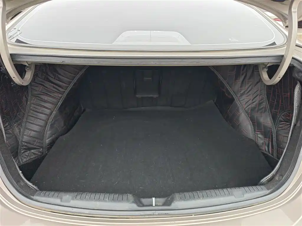 Hyundai Elantra Langdong 2016 — фото 16
