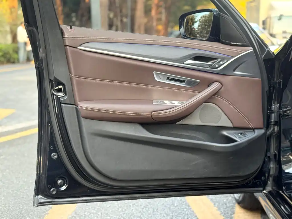 BMW 5 Series 2023 — фото 14