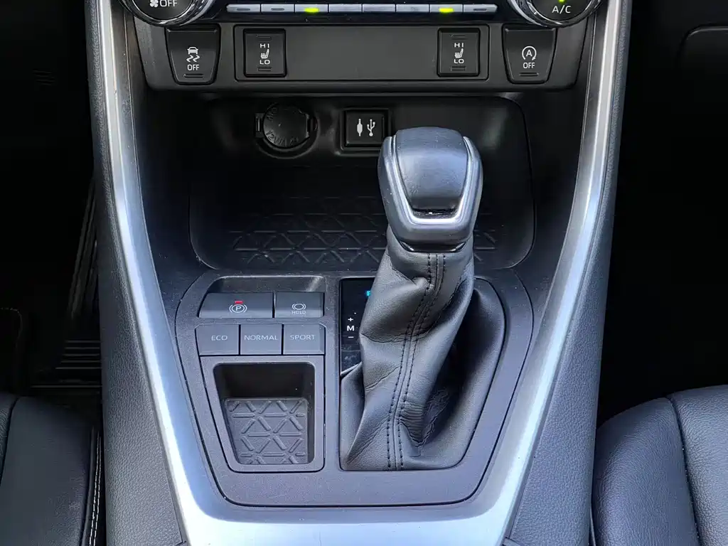 Toyota RAV4 2021 — фото 14