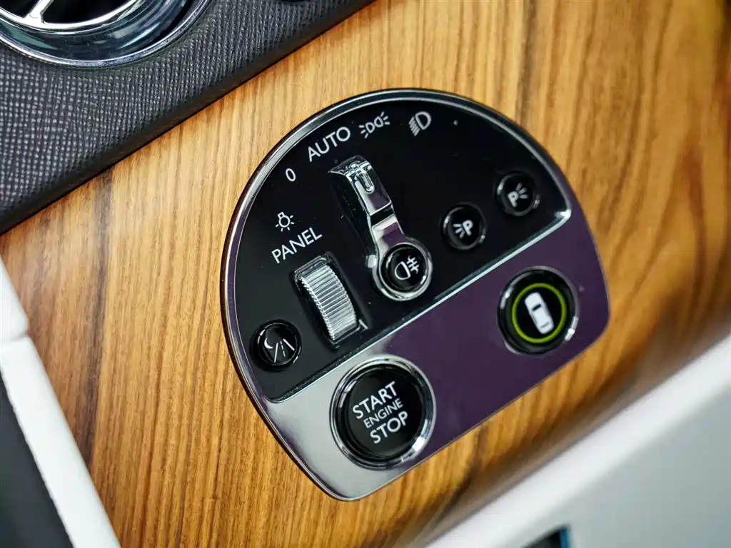 Rolls-Royce Cullinan 2019 — фото 10