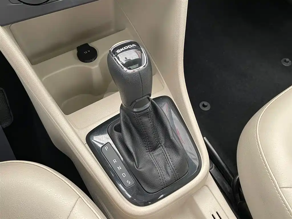 Skoda Rapid 2017 — фото 11