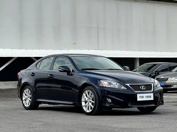 Lexus IS 2012
