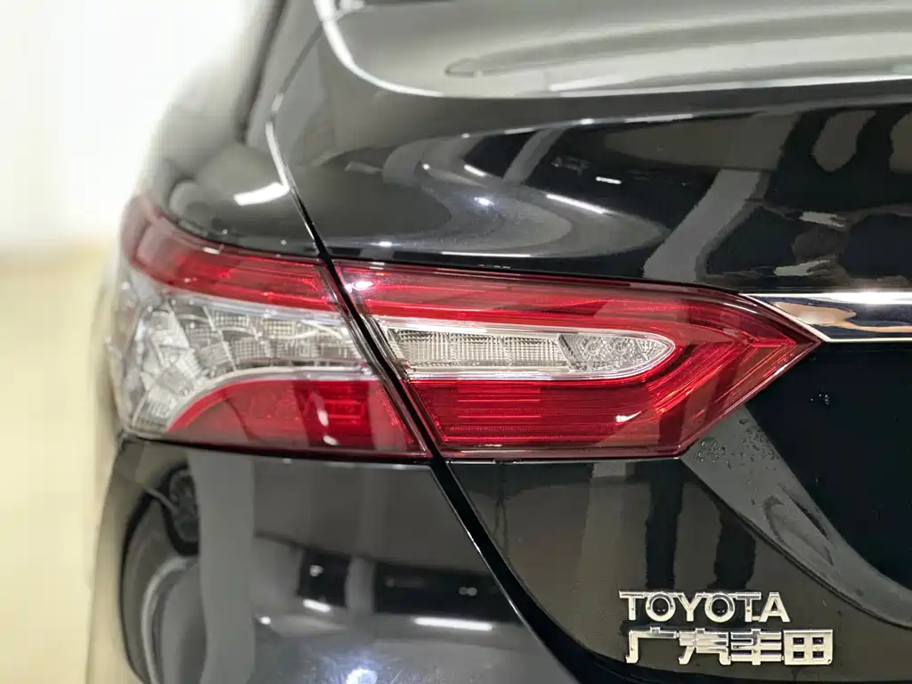 Toyota Camry 2018 — фото 5
