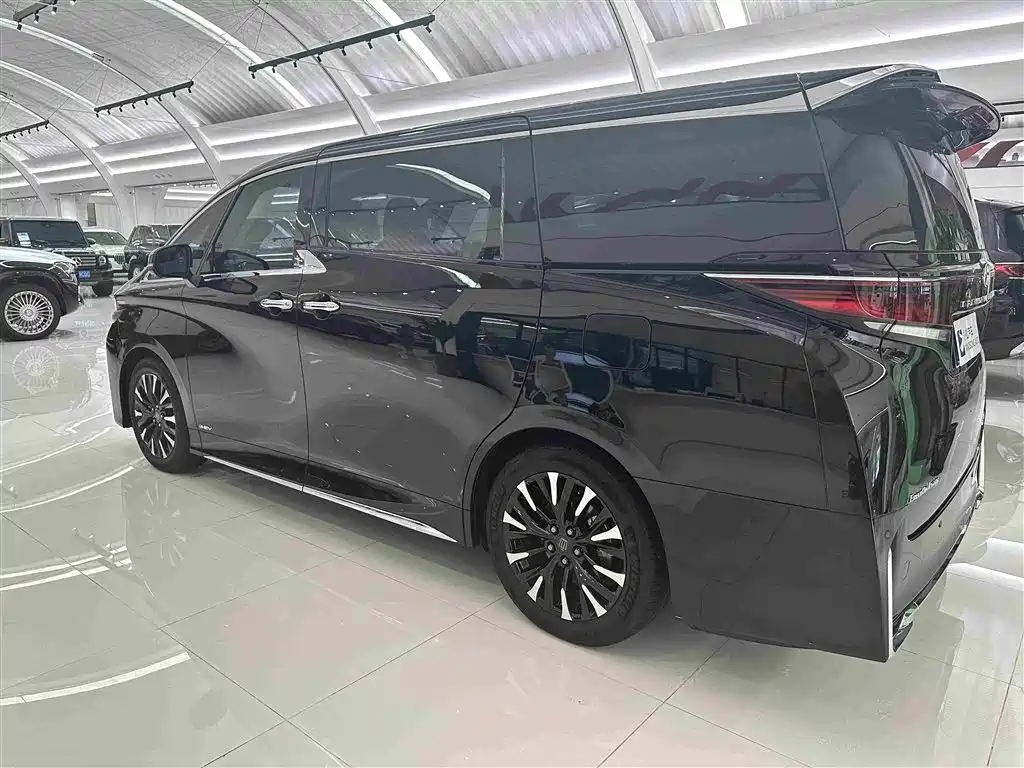 Toyota Vellfire 2024