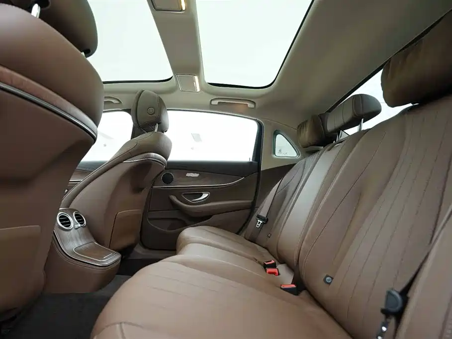 Mercedes-Benz E-Class 2023 — фото 19