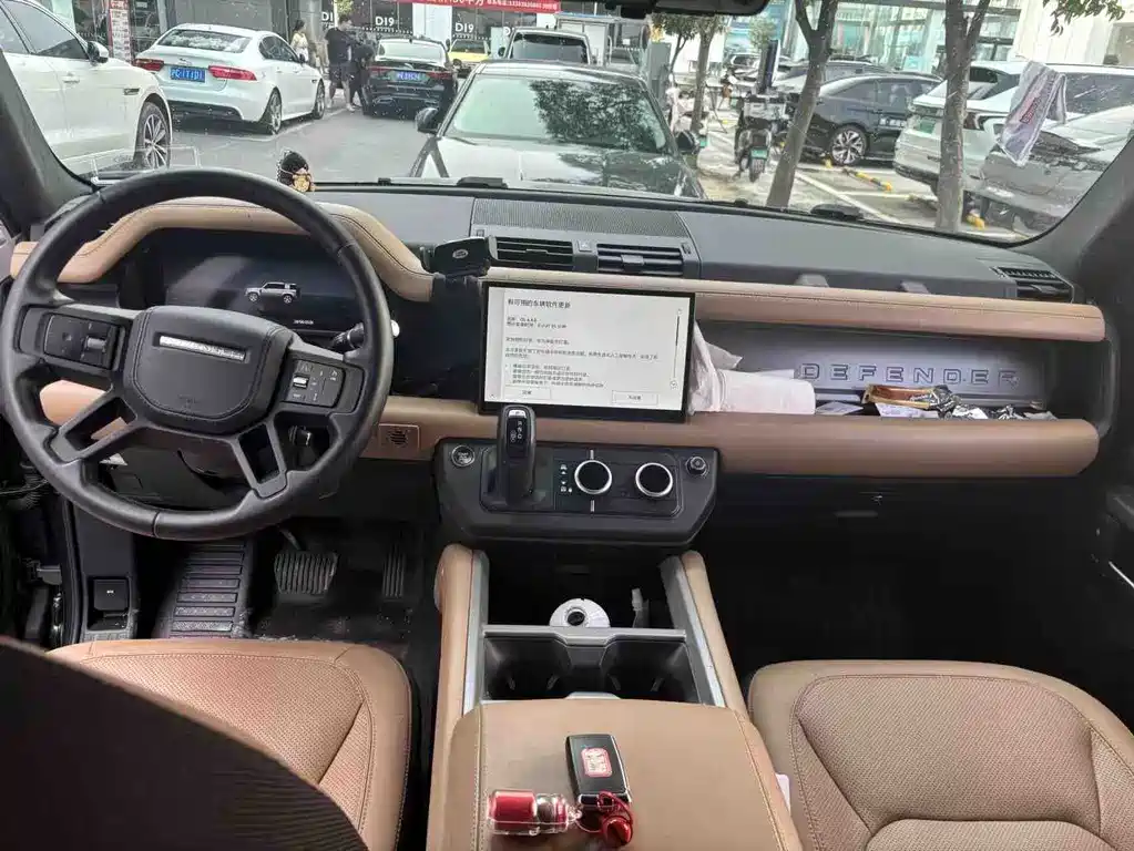 Land Rover Defender 2025