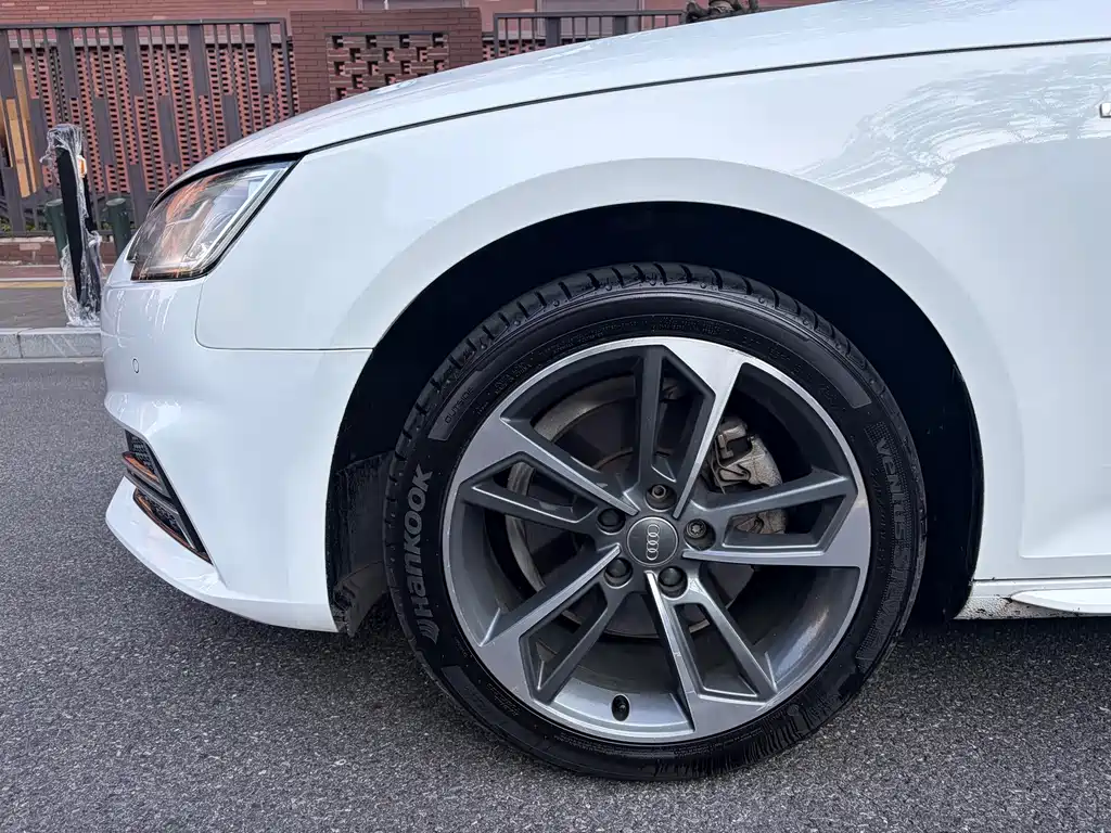 Audi A4L 2019