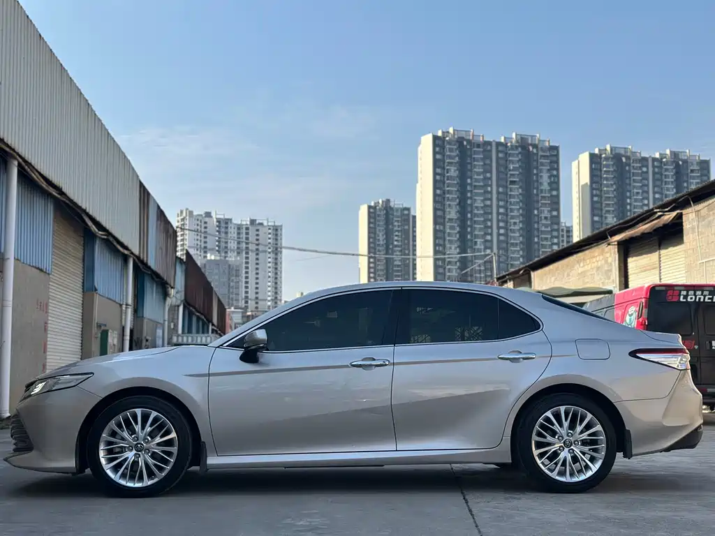 Toyota Camry 2020 — фото 4