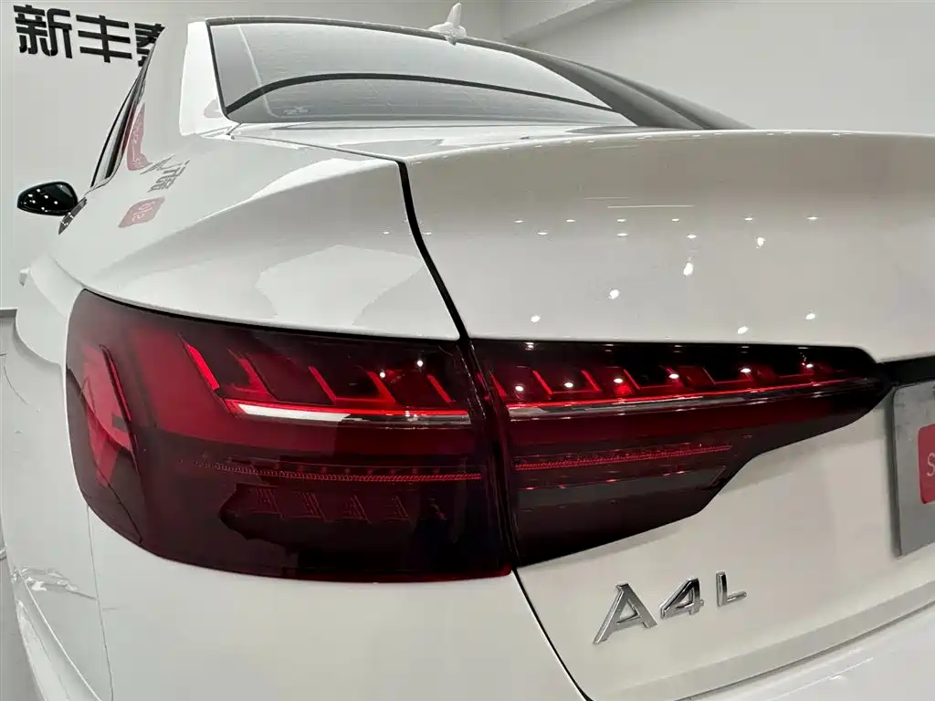 Audi A4L 2024 — фото 27