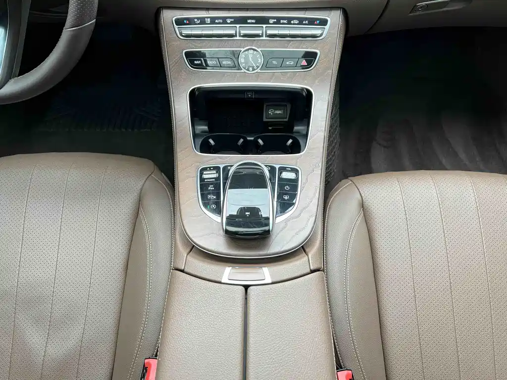 Mercedes-Benz E-Class 2018 — фото 12