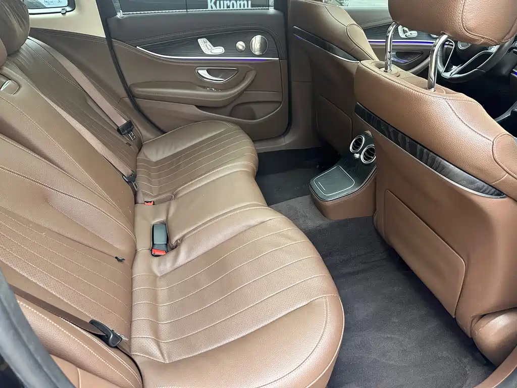 Mercedes-Benz E-Class 2023 — фото 12