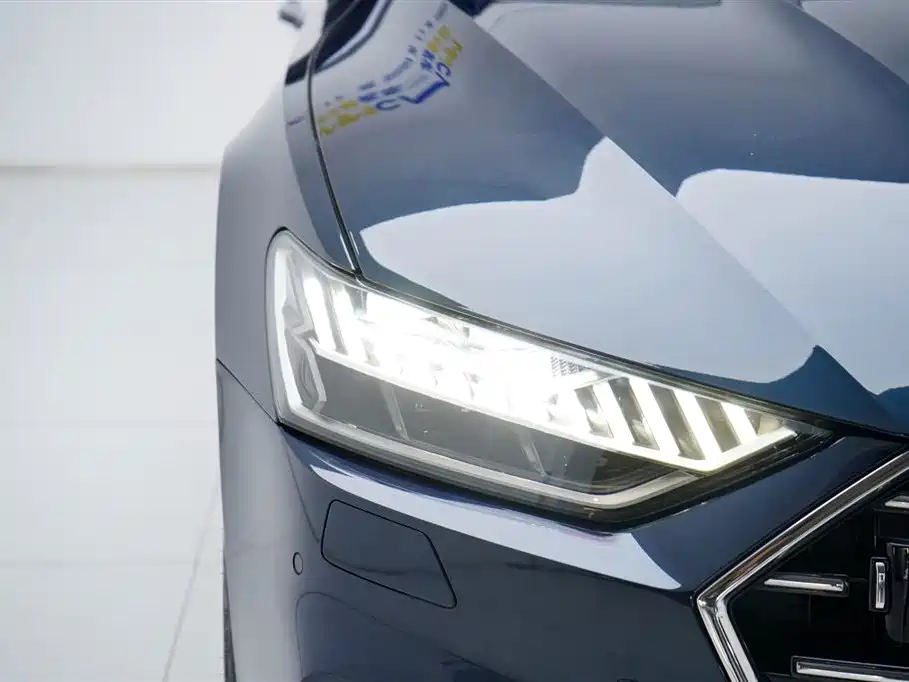 Audi A7L 2023 — фото 17