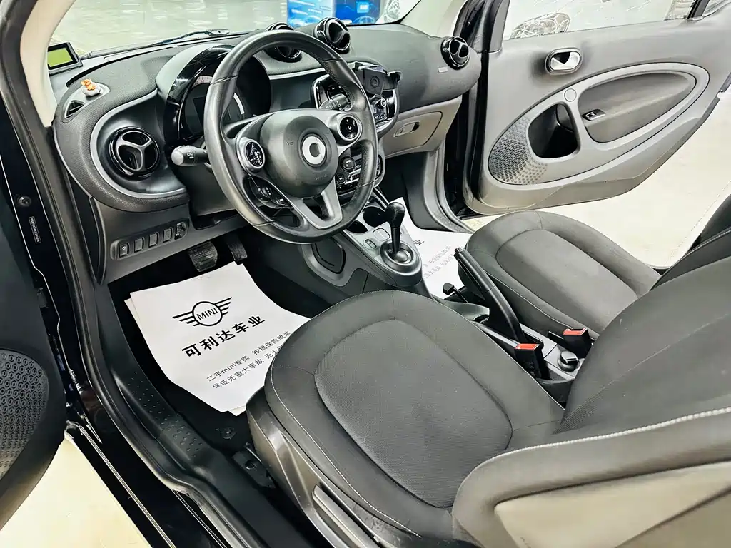 smart Fortwo 2018 — фото 20