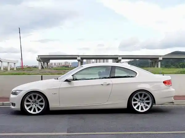 BMW 3 Series 2009