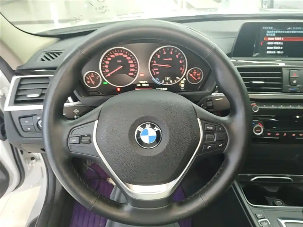 BMW 3 Series 2018 — фото 11