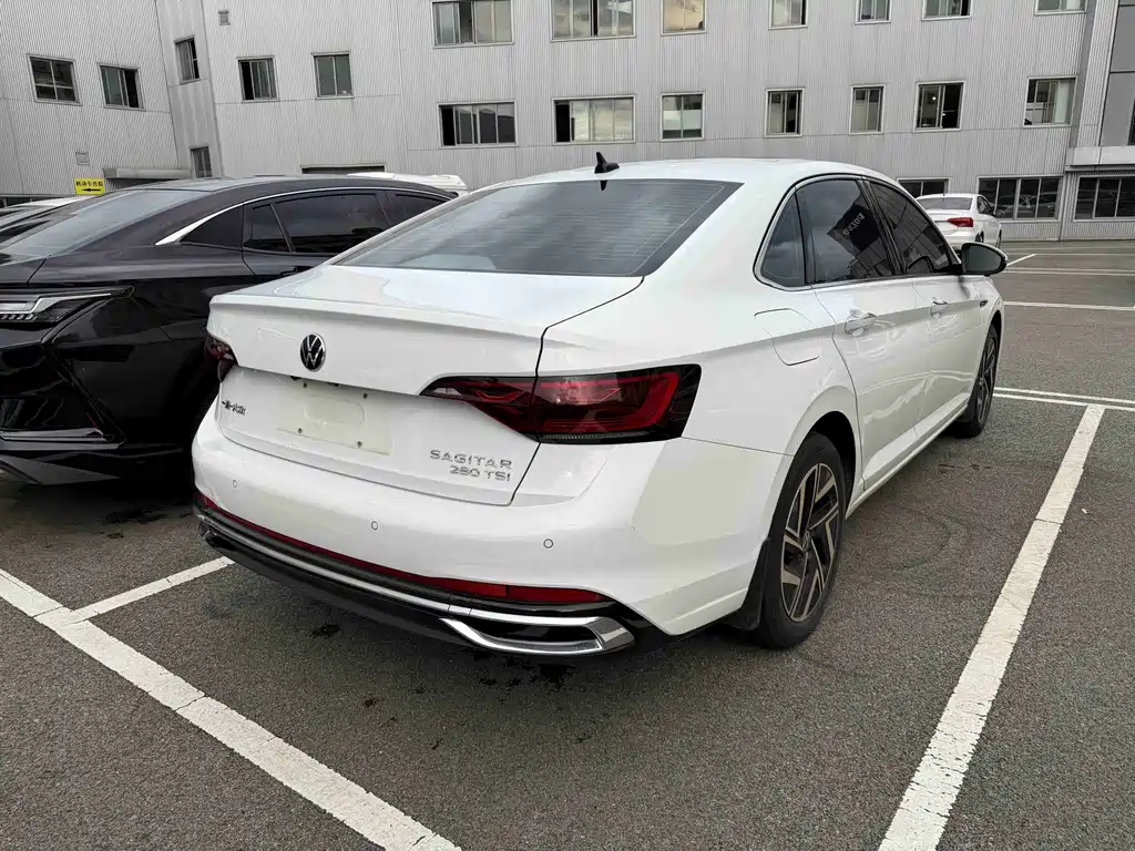 Volkswagen Sagitar 2022
