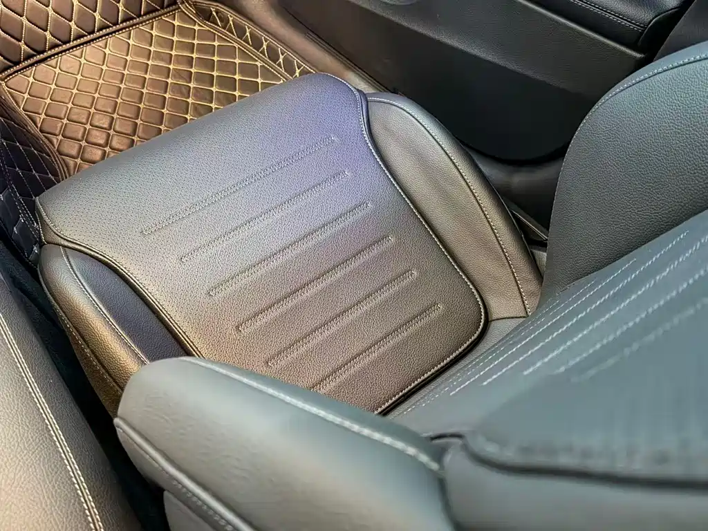 Mercedes-Benz C-Class 2024 — фото 6