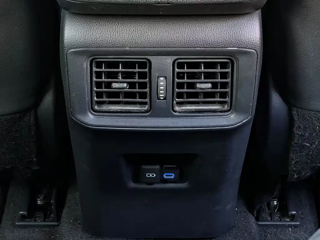 Toyota RAV4 2021 — фото 17