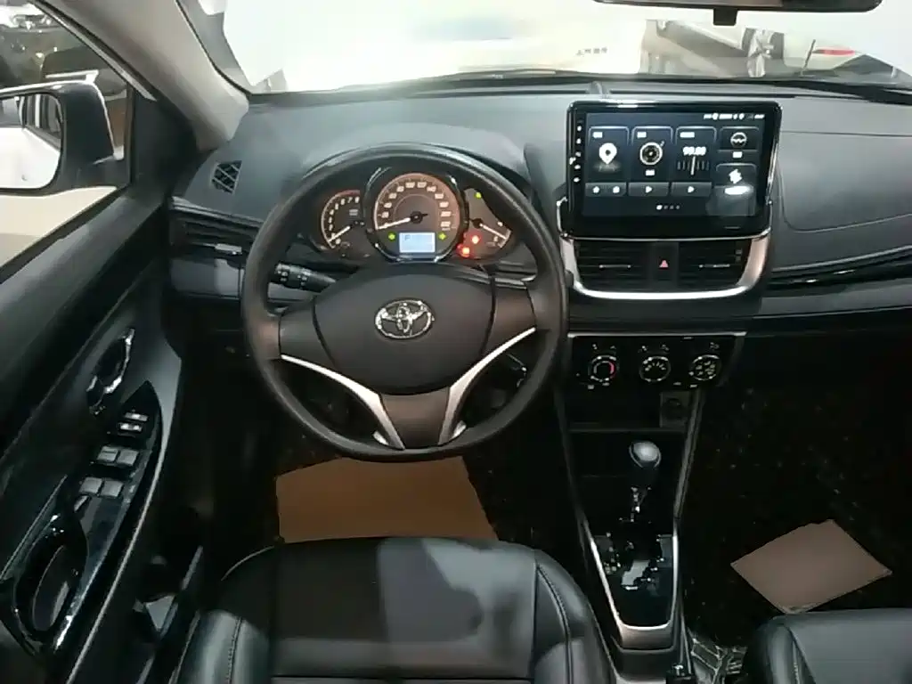 Toyota Yaris L 2021 — фото 11