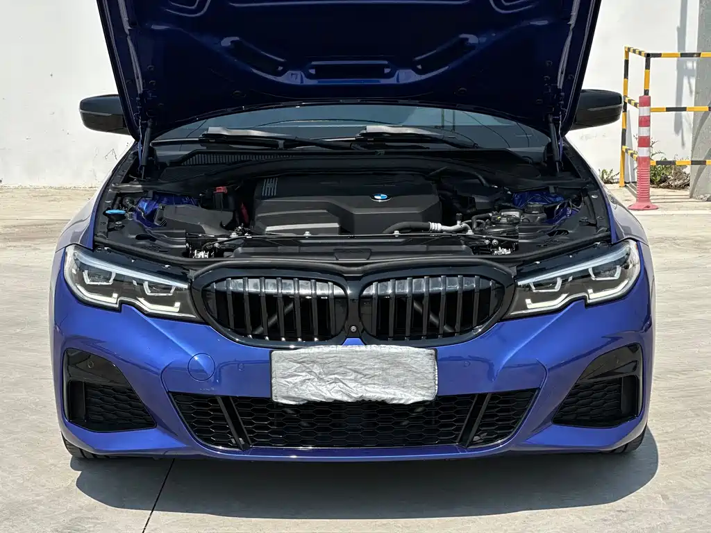 BMW 3 Series 2019 — фото 25