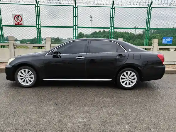 Toyota Crown 2011
