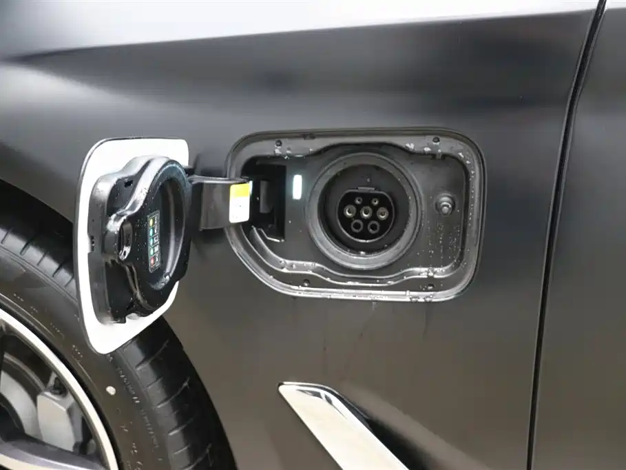 BMW 5 Series New Energy 2022 — фото 27