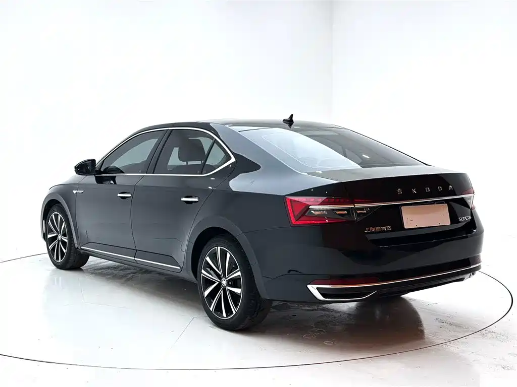 Skoda Superb 2023 — фото 4