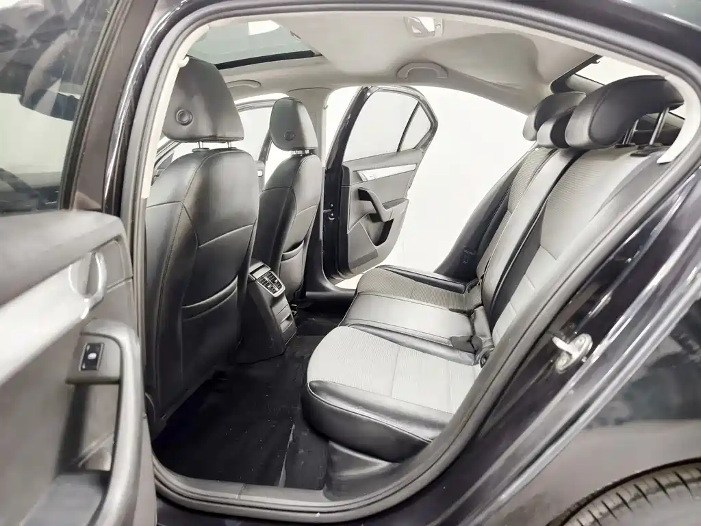 Skoda Octavia 2016 — фото 12