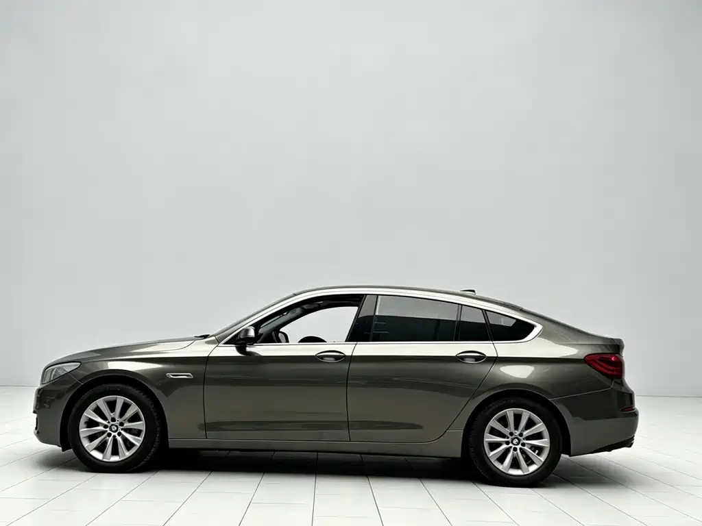 BMW 5 Series GT 2016 — фото 15