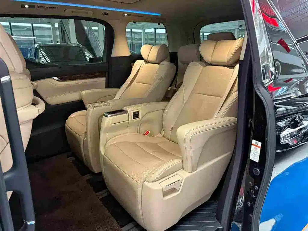 Toyota Alphard 2022 — фото 3