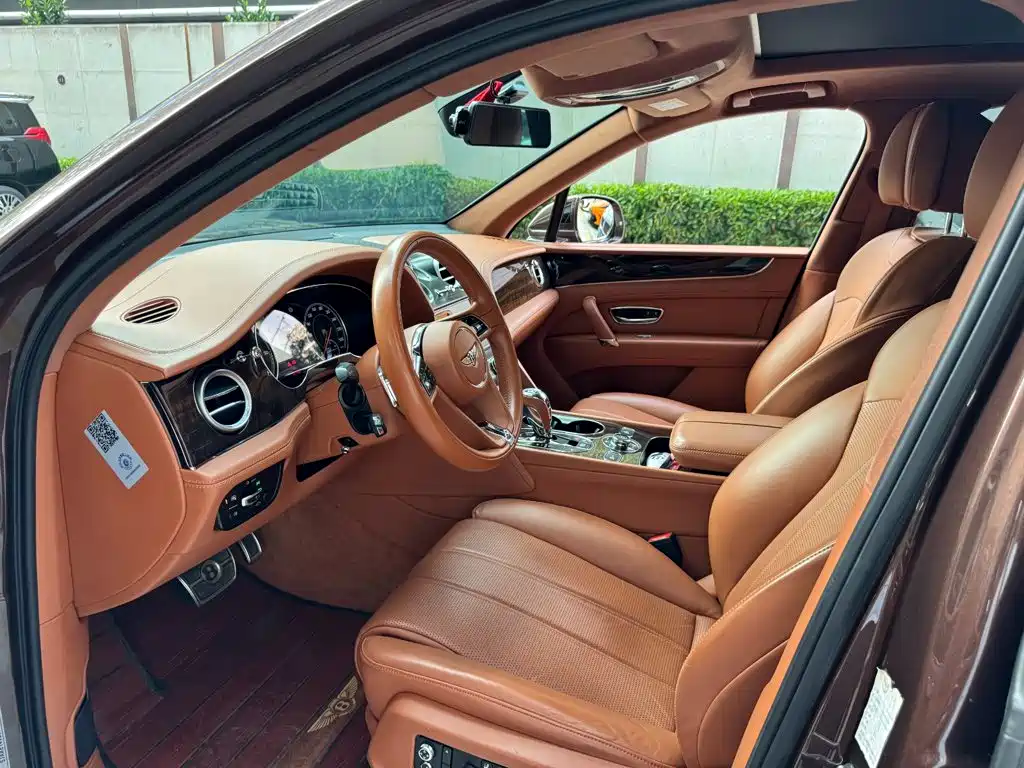 Bentley Bentayga 2018 — фото 9