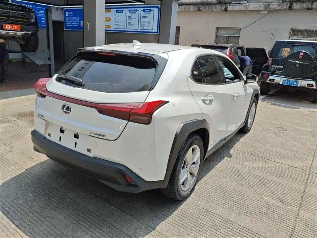 Lexus UX 2022 — фото 13