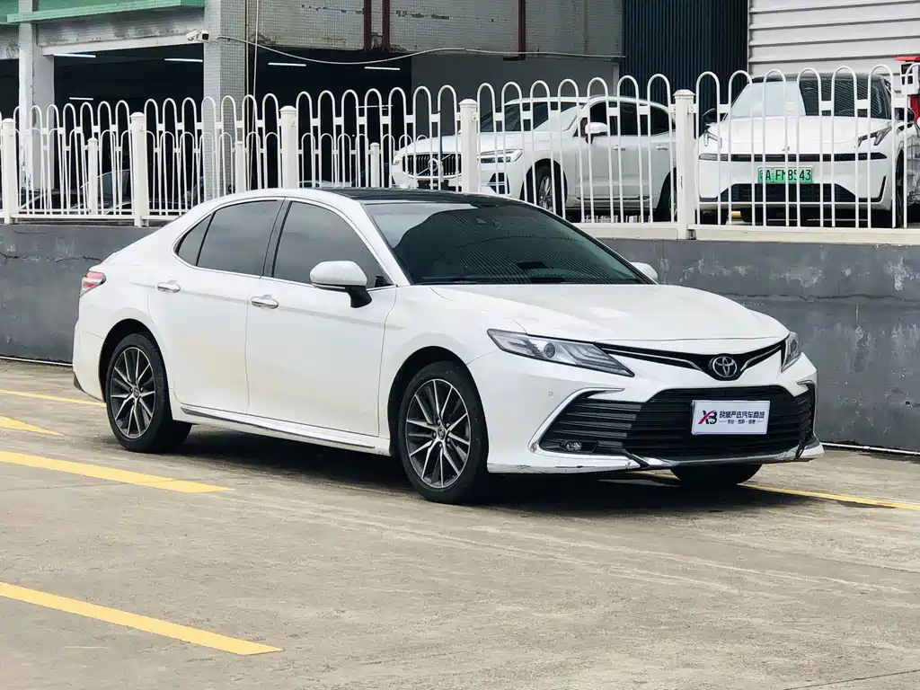 Toyota Camry 2024 — фото 2