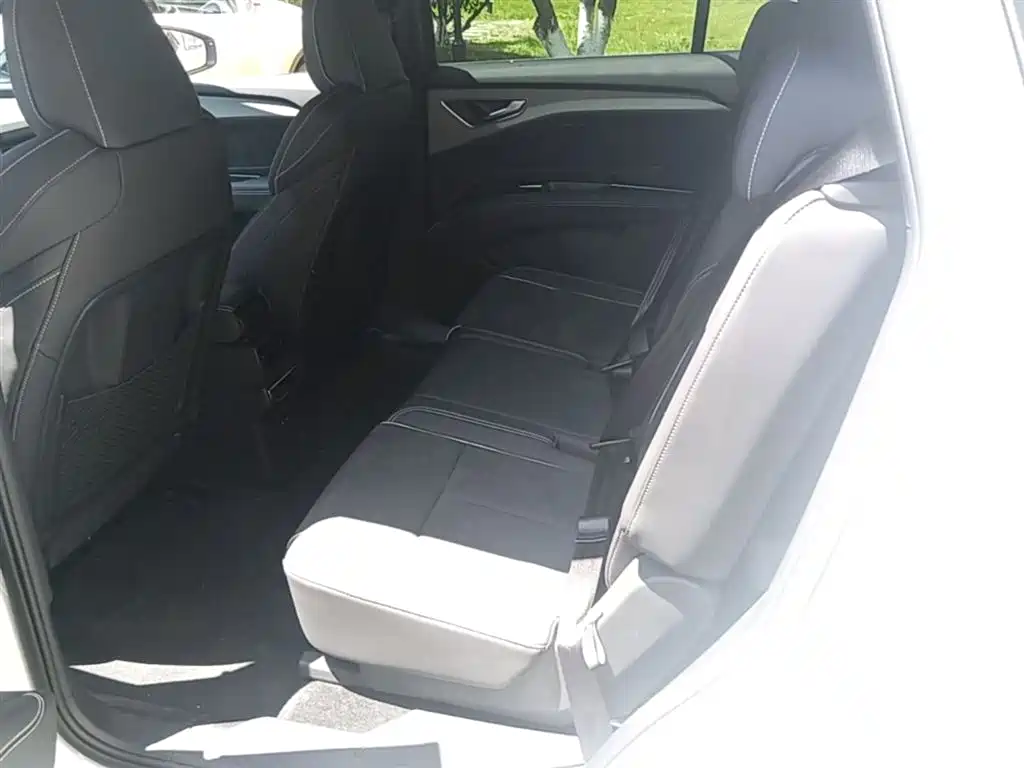Audi Q5 e-tron 2023 — фото 13