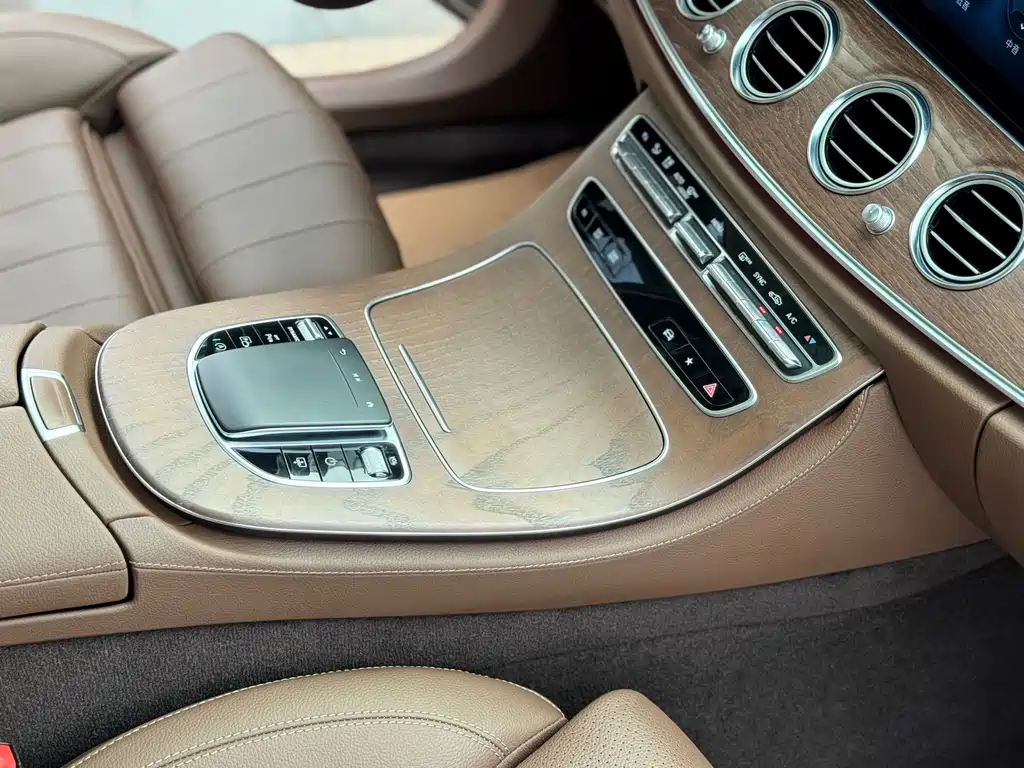 Mercedes-Benz E-Class 2022 — фото 25