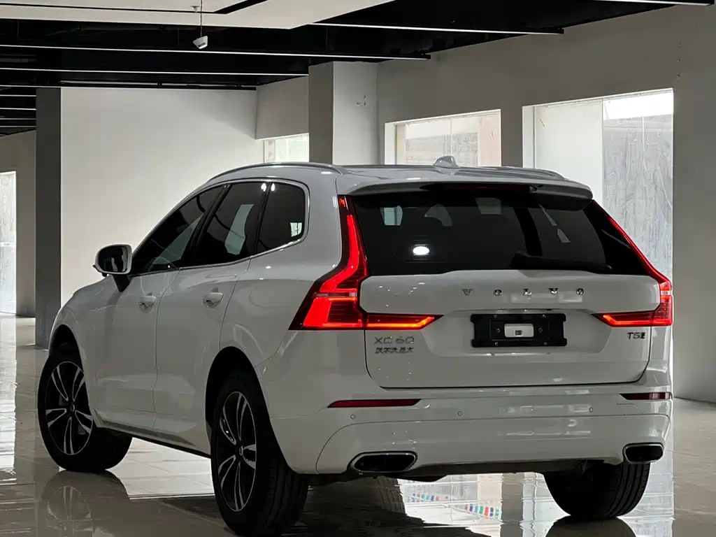 Volvo XC60 2018 — фото 4