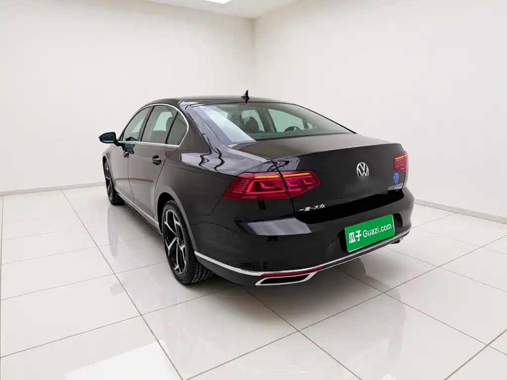 Volkswagen Magotan 2025