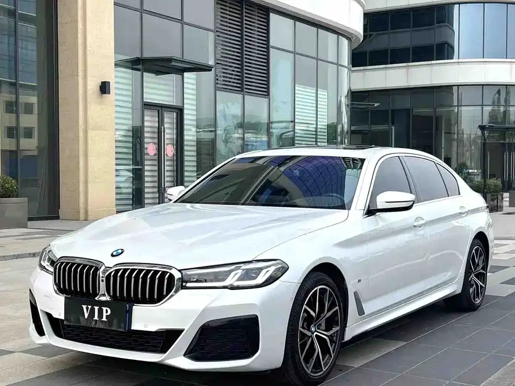 BMW 5 Series 2022 — фото 1