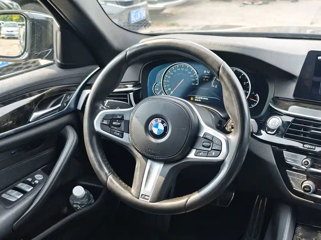 BMW 5 Series 2018 — фото 12