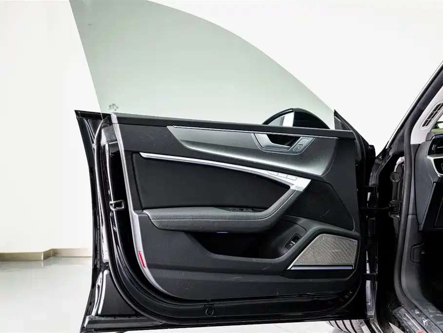 Audi A7L 2025 — фото 10