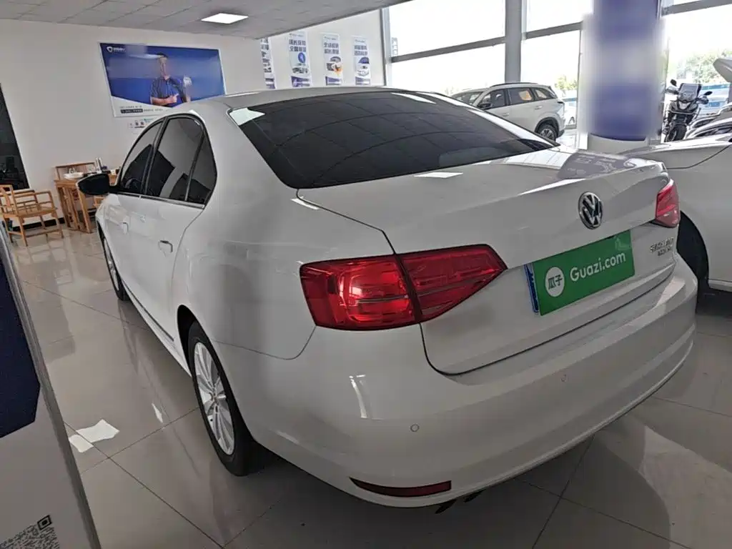 Volkswagen Sagitar 2016