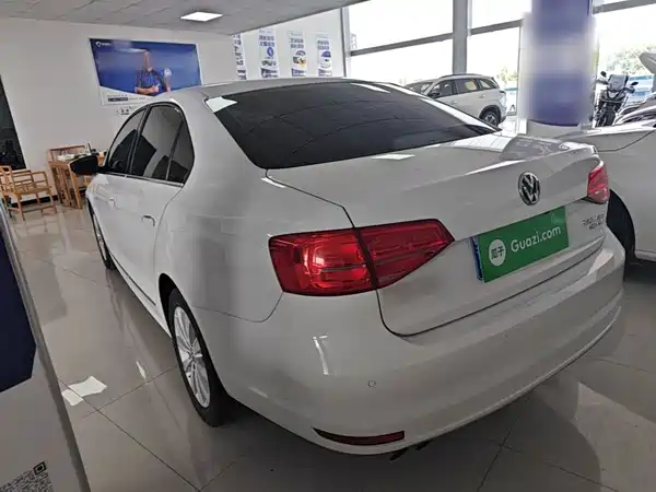 Volkswagen Sagitar 2016