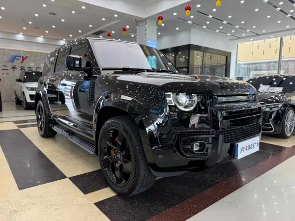 Land Rover Defender 2024