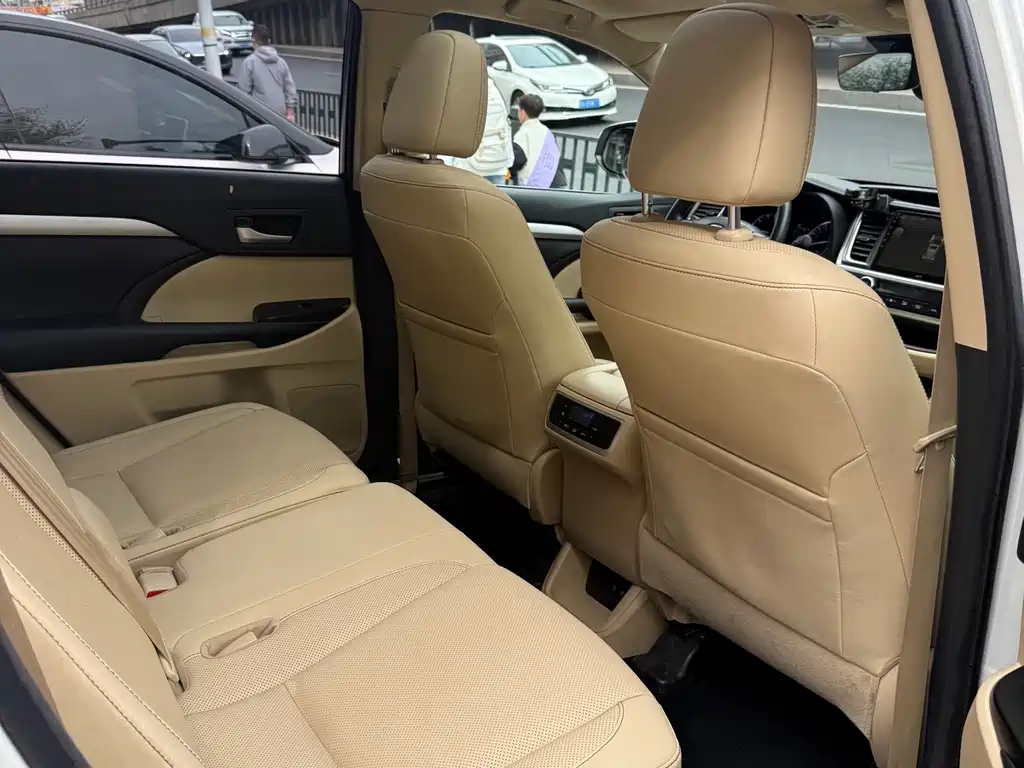 Toyota Highlander 2018 — фото 13